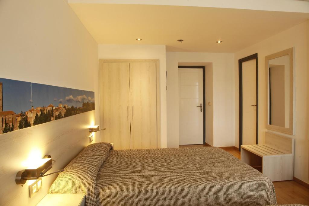 Hotel Canet Castello  D'Empuries Rom bilde